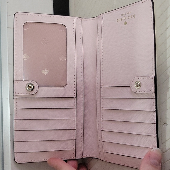 Kate Spade bifold wallet with snap closure - Picture 3 of 3